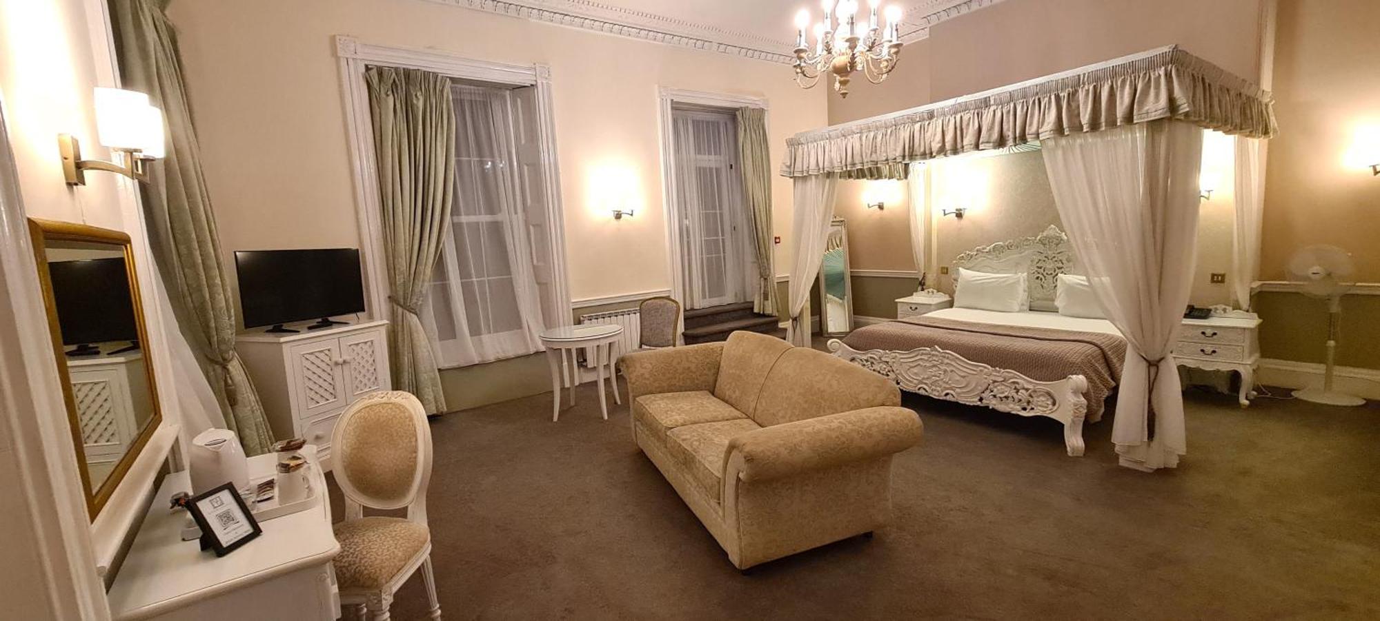 Manor Of Groves Hotel, Golf & Health Club Собриджворт Экстерьер фото